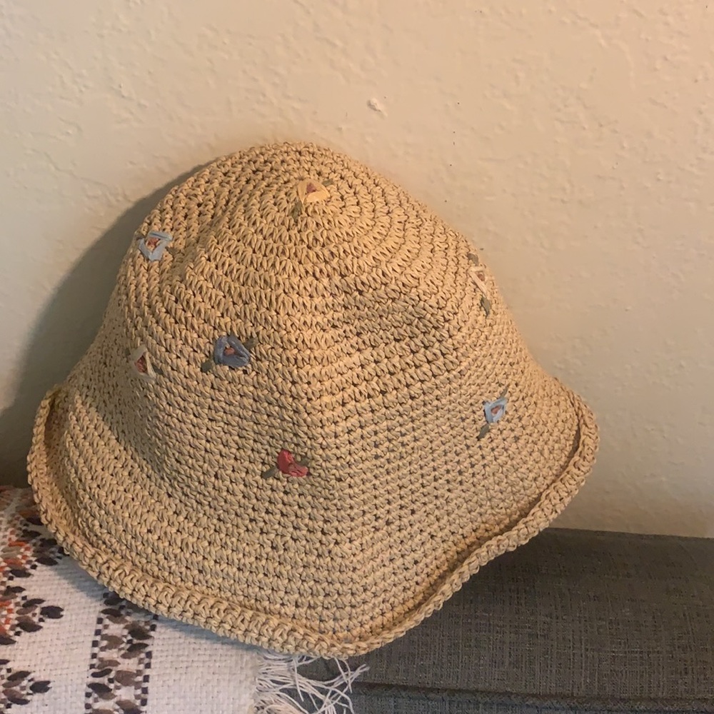 Adorable flowery bucket hat natural woven